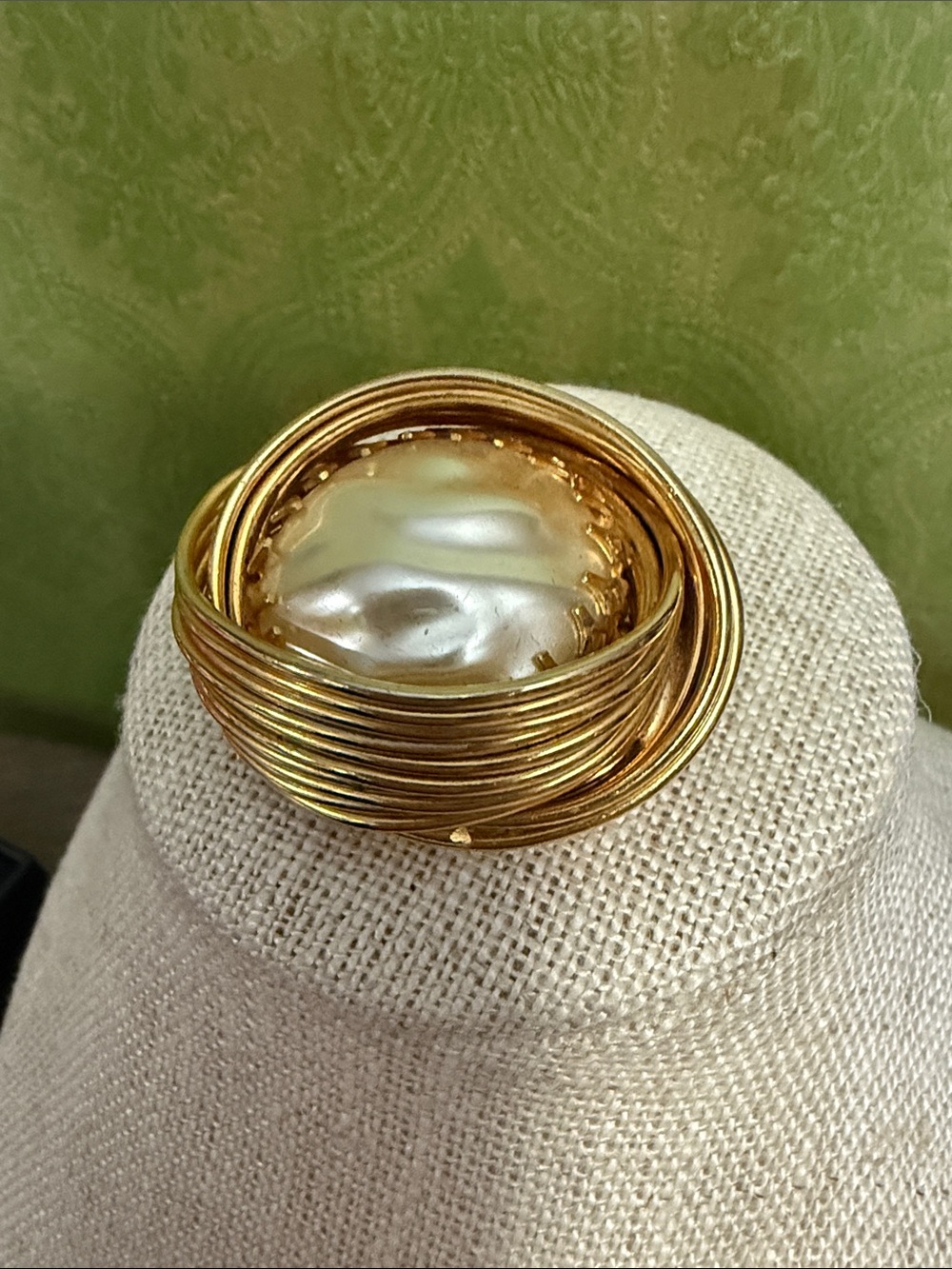 S 1950s Kramer Faux Mabe Pearl Nested In Gold - Excellent Vintage Condition